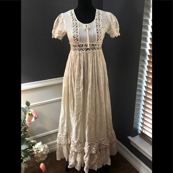 Vintage 1970s Crochet Embellished Prairie Country Wedding  Dress SZ S - Picture 4 of 15